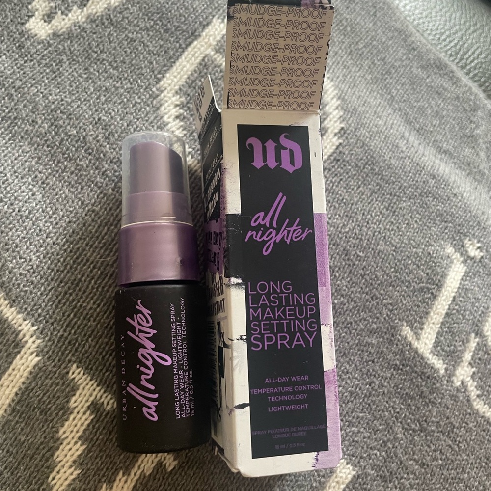 Urban Decay Setting Spray - Picture 2 of 3